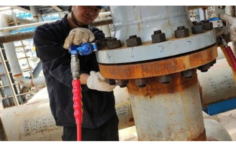 冶金余热回收设备螺栓安装预紧选用KWZK开云体育在线注册,开云体育（中国）液压力矩扳手